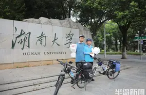 父亲陪儿子骑行千里上大学：一段超越距离的父爱之旅