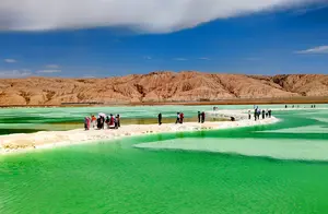 青海旅游探秘：从东台吉乃尔湖到茫崖翡翠湖的瑰丽之旅