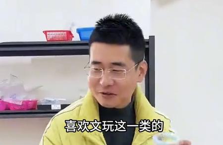 小姐姐必备：绿晴底水晶镯的时尚魅力