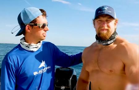 海洋霸主对决：深海鲨鱼与钓手的终极挑战