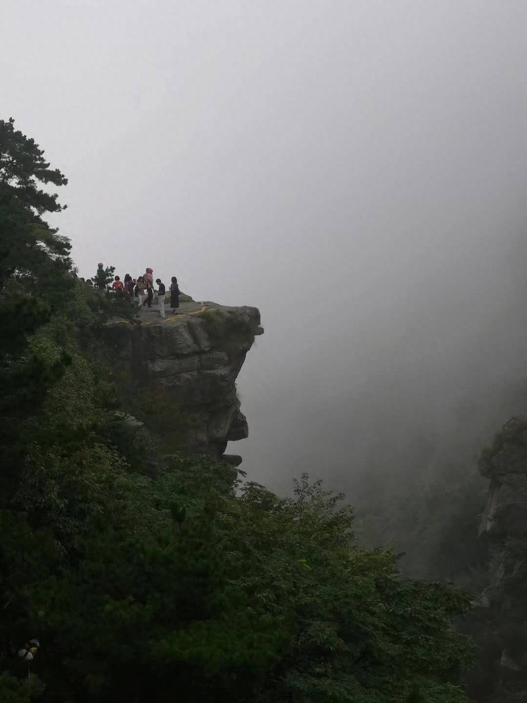 九江庐山的云雾是十分漂亮，千姿百态，云雾说来就来，说走就走